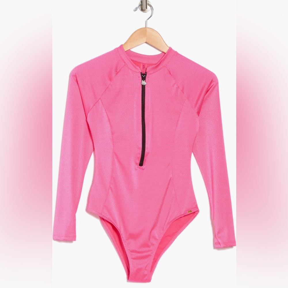 🆕 🩷Betsey Johnson🩷 Scuba Knot Half Zip Long Sleeve Bodysuit. Size M